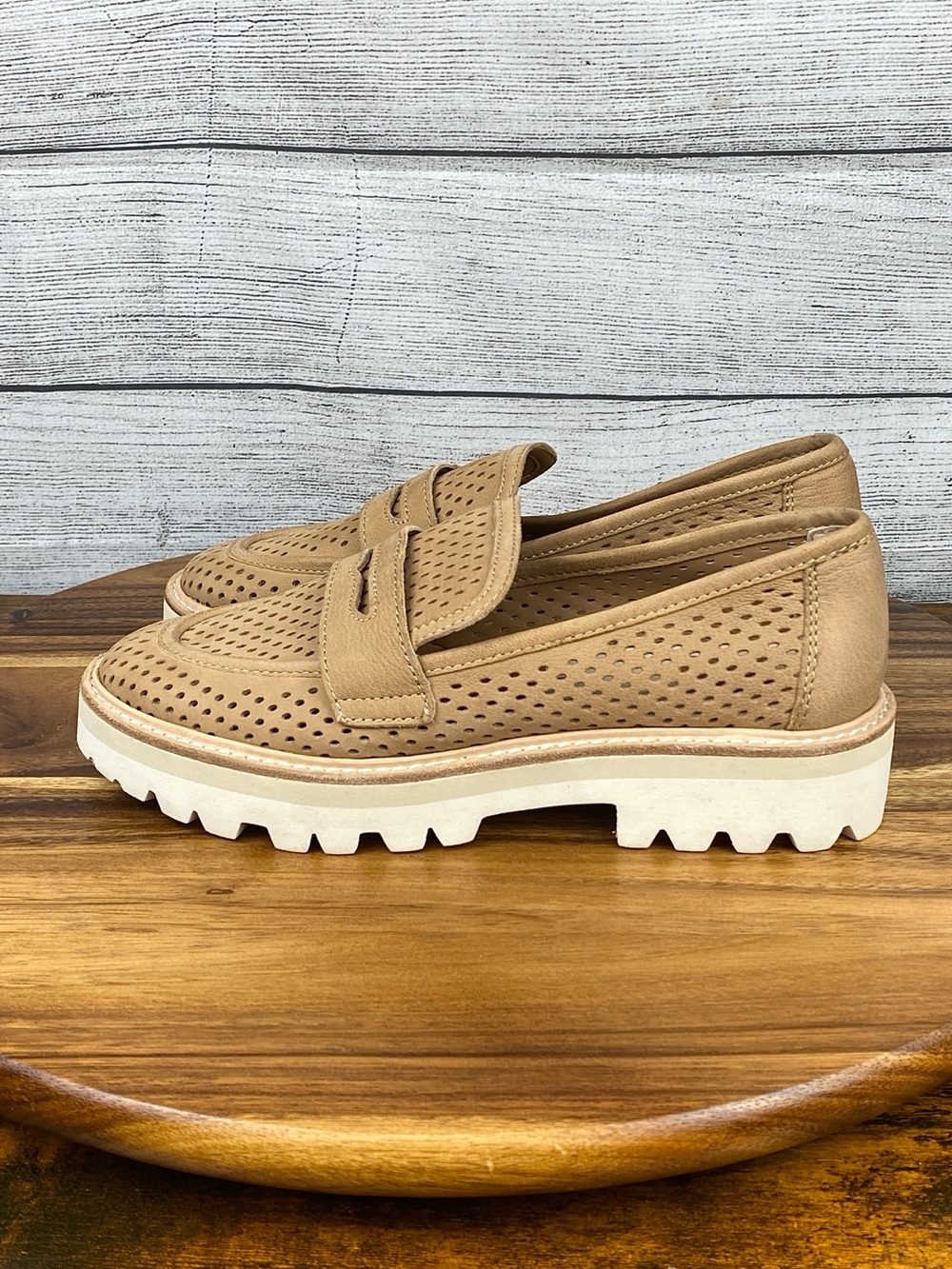 NEW Dolce Vita Malila Nubuck Tan Perforated Chunky Slip On Loafer Women’s Size 7